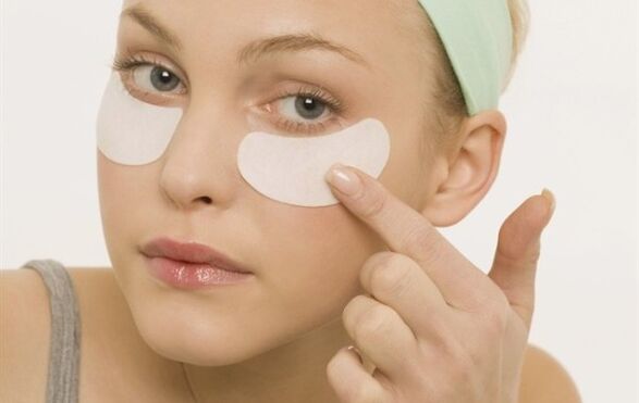 rejuvenescimento da pele ao redor dos olhos com adesivos