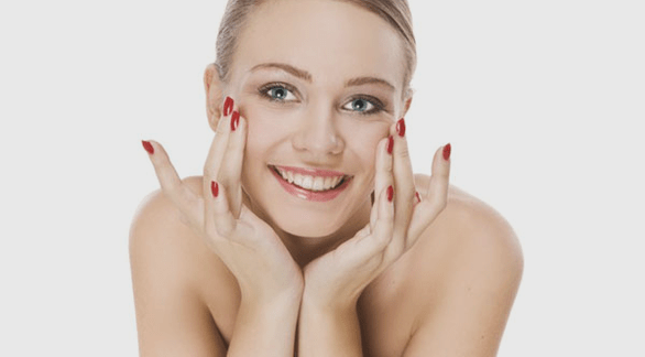 massagem para prevenir o aparecimento de rugas ao redor dos olhos