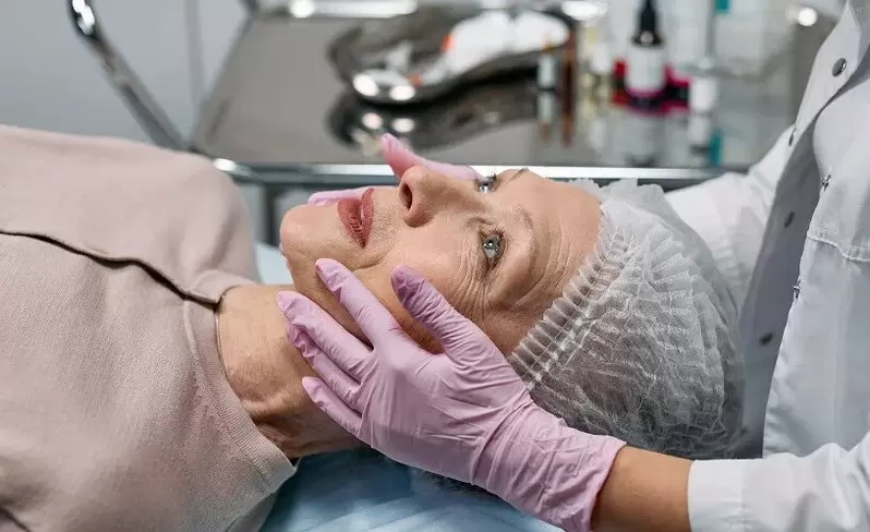 procedimentos cosméticos para rejuvenescimento facial